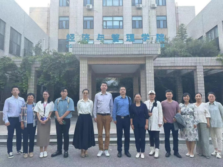 蒼穹數(shù)碼與北京工業(yè)大學(xué)舉行產(chǎn)學(xué)合作座談會暨“優(yōu)質(zhì)就業(yè)創(chuàng)業(yè)基地”、“創(chuàng)新創(chuàng)業(yè)實訓(xùn)基地”授牌儀式