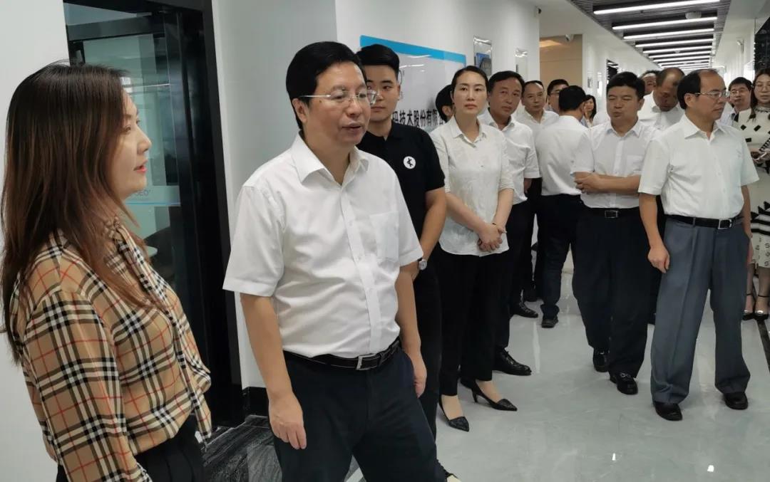 湖南省省委常委、長沙市市委書記胡衡華蒞臨蒼穹數(shù)碼湖南分公司指導(dǎo)調(diào)研！